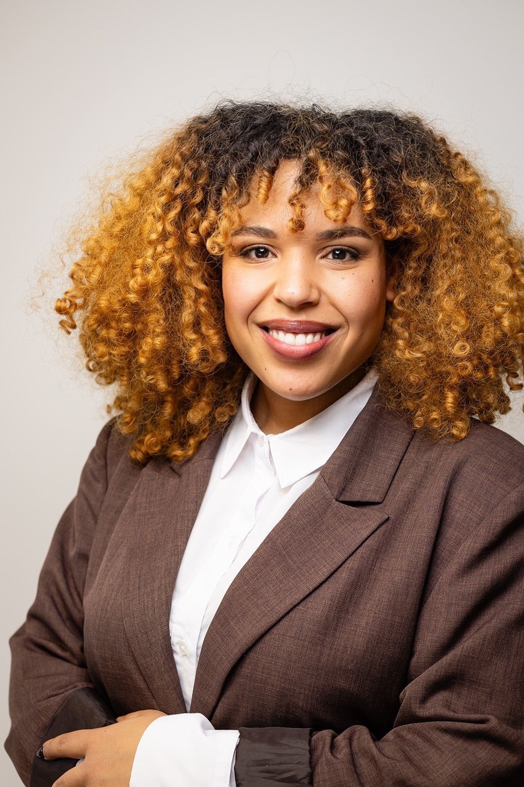 Ayisha Attafua, Kitaleitung